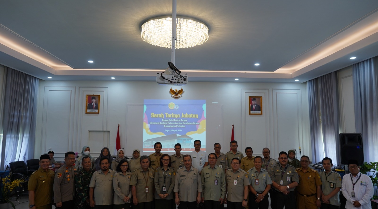 foto bersama tamu undangan